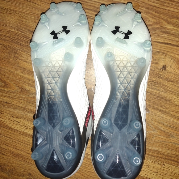 Under armour🔥 brand new Soccer Shoes - Picture 3 of 7